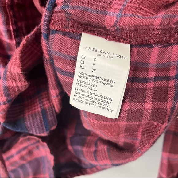 american eagle outfitters red plaid cropped hooded flannel long sleeve shirt - Picture 6 of 11